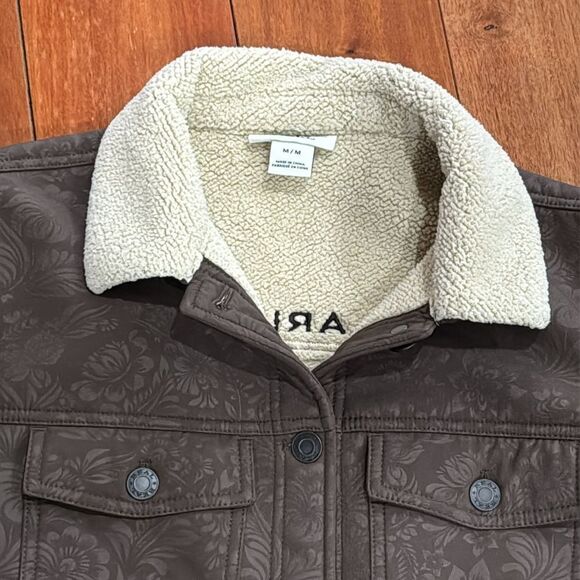 Ariat Trucker Women’s Embossed Softshell Cream Sherpa Lined Jacket Size M - Picture 2 of 12